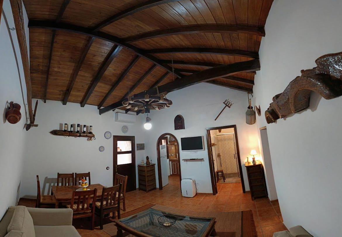 Arcos Del Laurel Apartment
